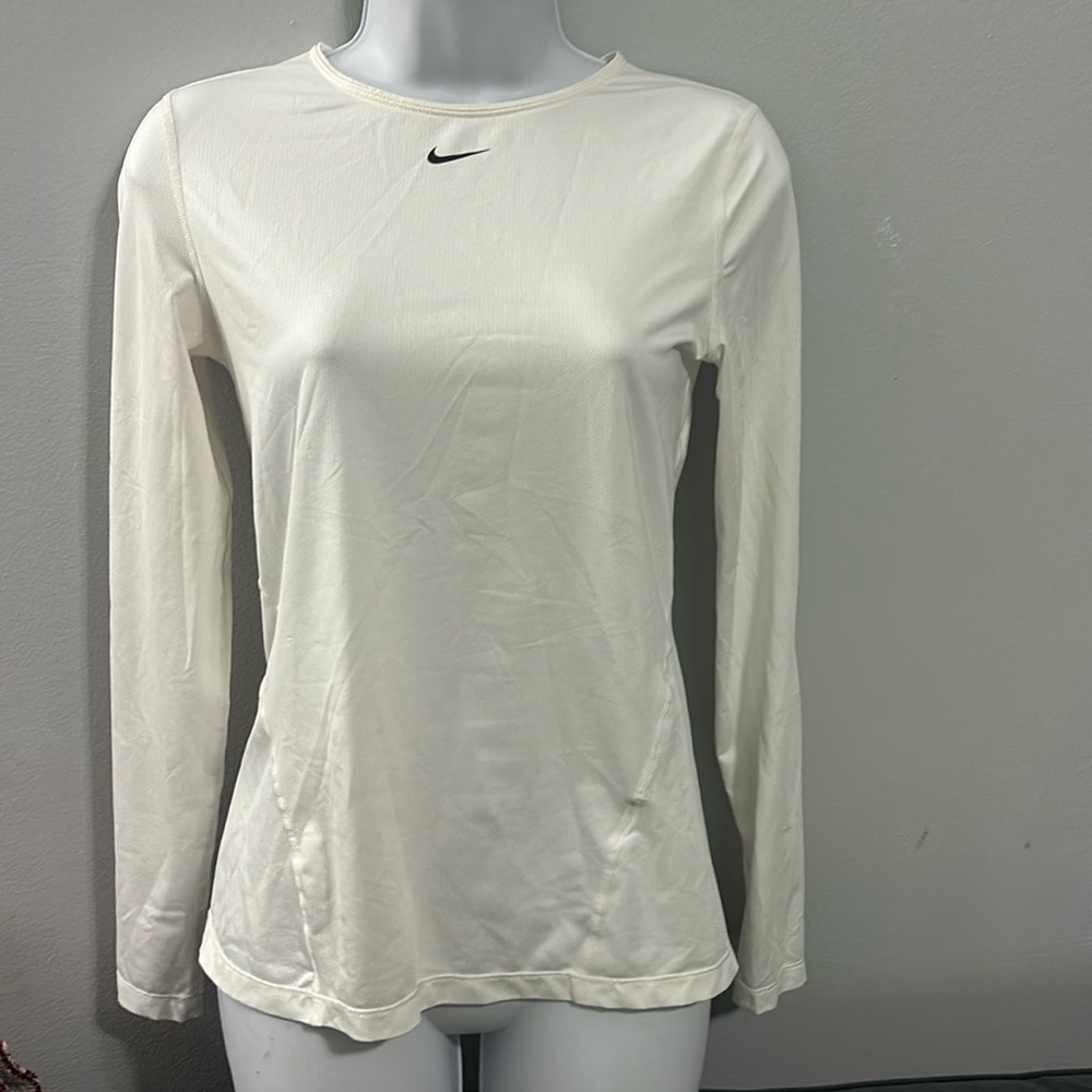 Nike Women’s Dry-fit White Long Sleeve Top size Small
